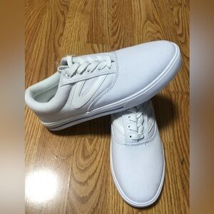 Tretorn Chelsea White Canvas Sneakers Sz 7 New without tags